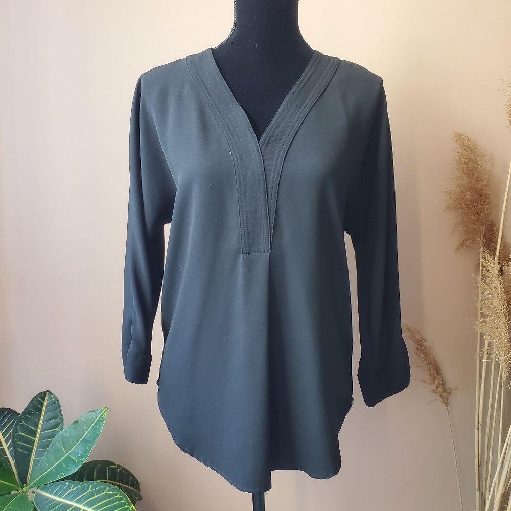 MATTESON V-neck 3/4 Sleeve Black Blouse